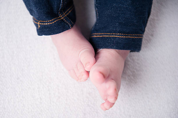 Pernas de Bebé - fotografia de stock