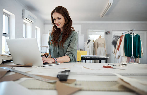 istock Technology keeps her updated on the latest trends in fashion 514716670