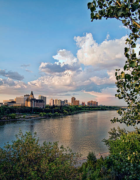 브룩할로우 정정당당 석양이 지는 - saskatoon saskatchewan canada downtown district 뉴스 사진 이미지