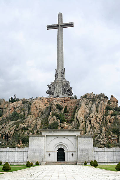 istock Cross and basilica in Valle de los Caidos 514736000