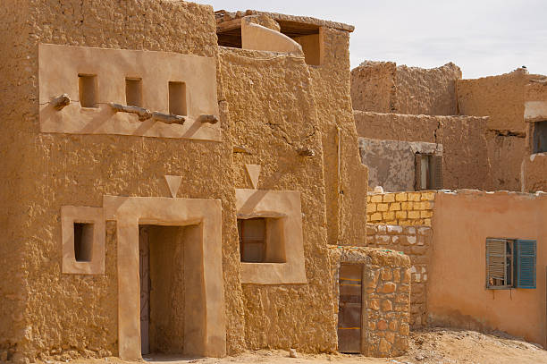 die ruinen des antiken afrikanischen berber city-festung, ägypten - maze old obsolete ancient stock-fotos und bilder