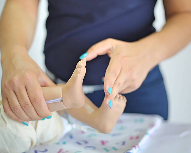 examen neurológico pediátricos - neurologic fotografías e imágenes de stock