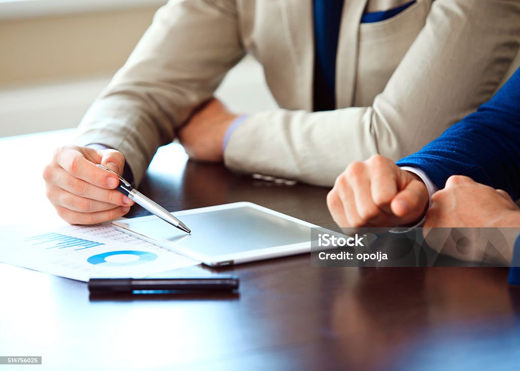 Asesor financiero de negocios analizar - Foto de stock de Consejo libre de derechos