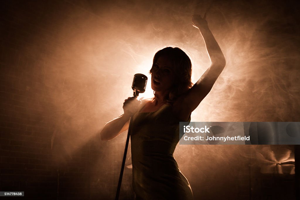 Femme Chanteuse - Photo de Chanteur libre de droits