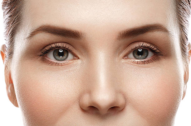 yeux des cils sourcils yeux femme - close up human eye photography color image photos et images de collection