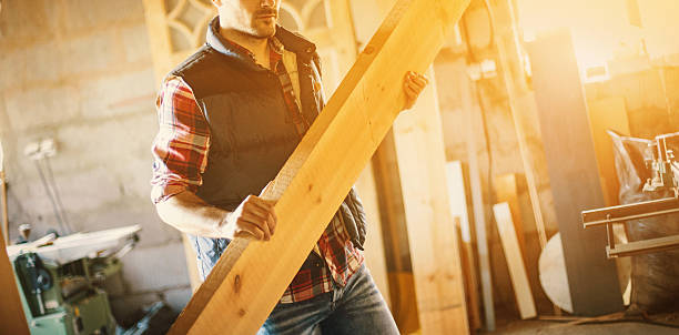 legno lavoro. - carpenter home addition manual worker construction foto e immagini stock