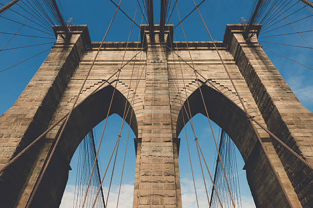 ponte de brooklyn - brooklyn bridge bridge brooklyn stone imagens e fotografias de stock