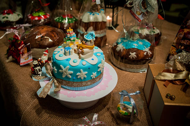 istock Christmas cake at Christmas market 514828593