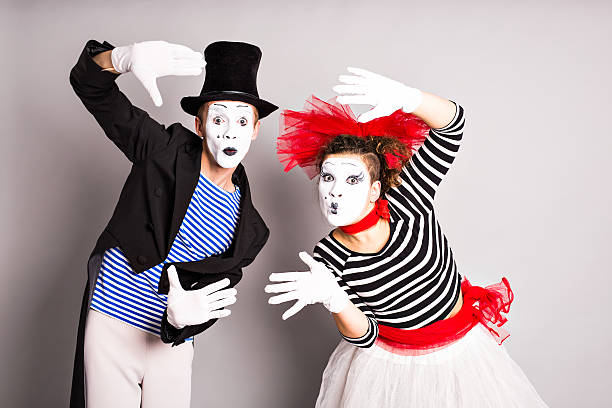 cintura de retrato de pareja en mime divertido blanco de caras - waistup fotografías e imágenes de stock