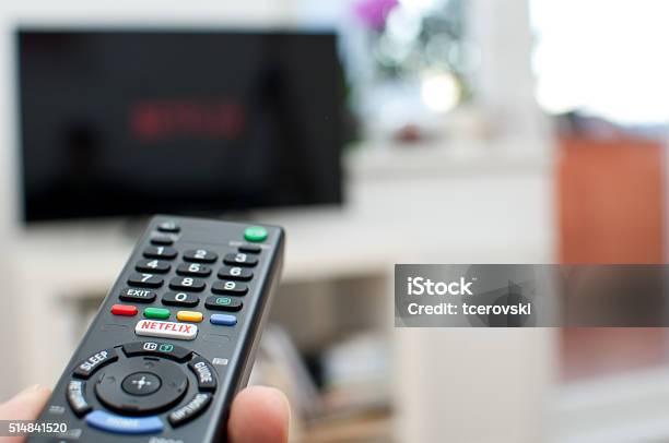 Netflix Botón De Un Control Remoto Del Televisor De 27 Pulgadas Foto de stock y más banco de imágenes de Netflix