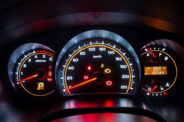 moderne auto instrument dashboard-panel in der nacht - armaturenbrett stock-fotos und bilder