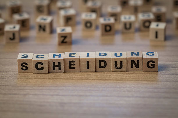 istock Scheidung written in wooden cubes 514854966