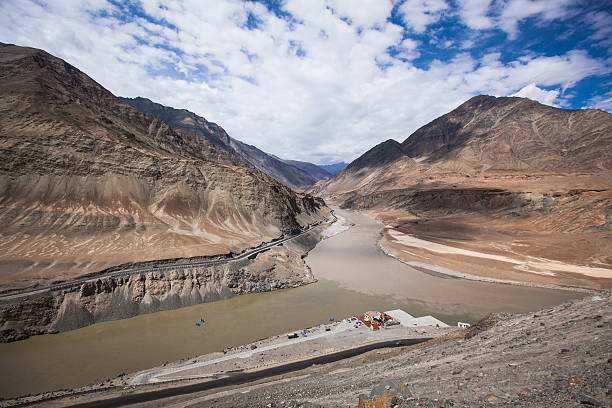istock Confluence of Indus and Zanskar 514878277