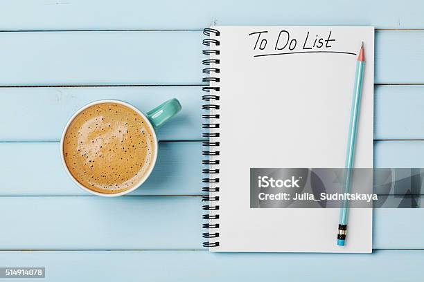 Kaffeetasse Und Notebook Mit Todoliste Die Planungkonzept Stockfoto und mehr Bilder von Aufgabenliste