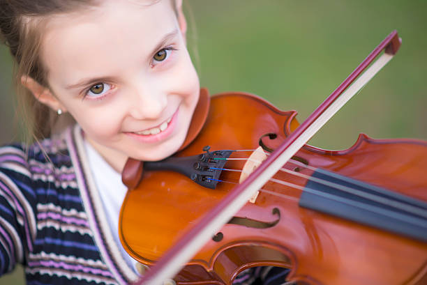 istock Playing violin with heart and smile 514917066