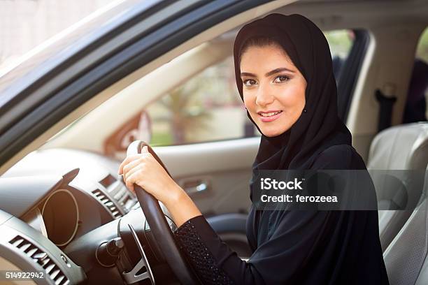 Arabische Frauen Fahren Stockfoto und mehr Bilder von Fahren - Fahren, Saudi-Arabien, Drive - Sportbegriff