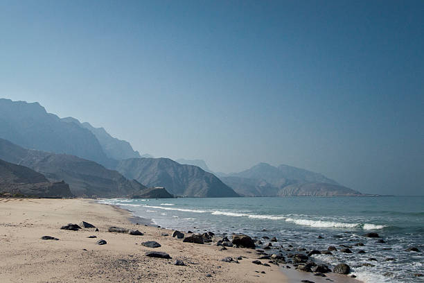 costa di musandam, oman - majestic landscape arid climate beach foto e immagini stock