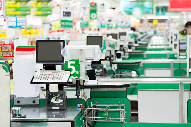 loja de mercearia de saída - cash register register wealth checkout counter imagens e fotografias de stock
