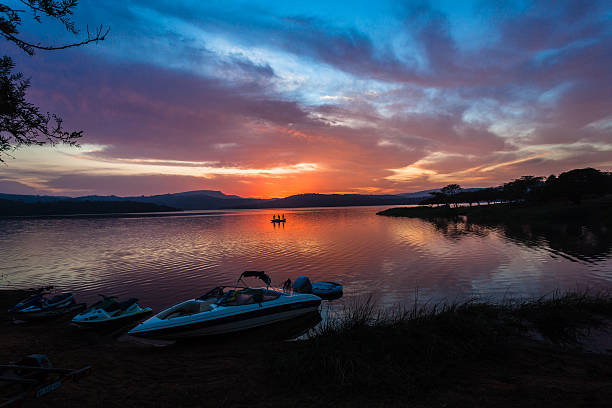 istock Fishermen Silhoetted Boats Dam 514938516