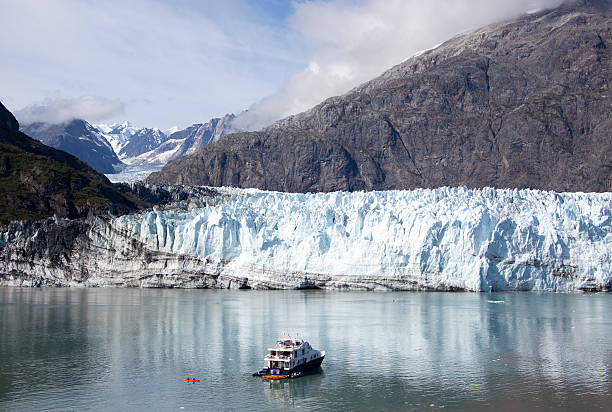 istock Adventure in Glacier Bay 514940138