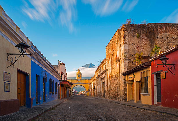 アンティグア歴史センター - 西グアテマラ アンティグア ストックフォトと画像