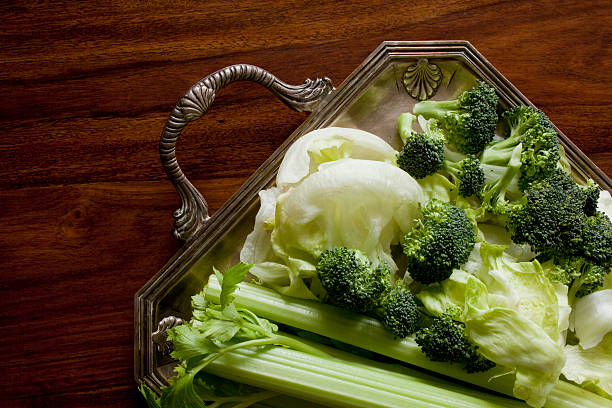 verduras frescas, verde y blanco - healthy eating food and drink raw leek fotografías e imágenes de stock