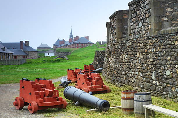 old-fashioned festungen - louisbourg stock-fotos und bilder