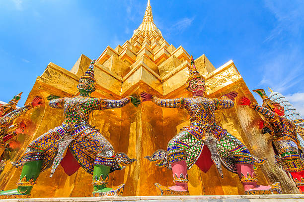 istock Carrying a giant pagoda 514999864