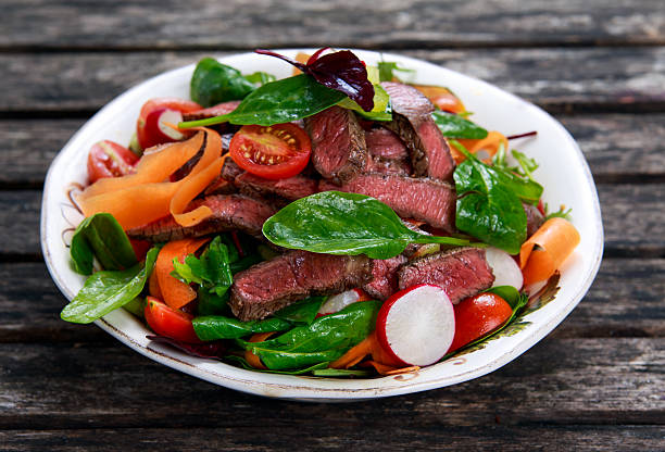 istock Spicy Beef Slices Meat Salad with vegetables 515001372