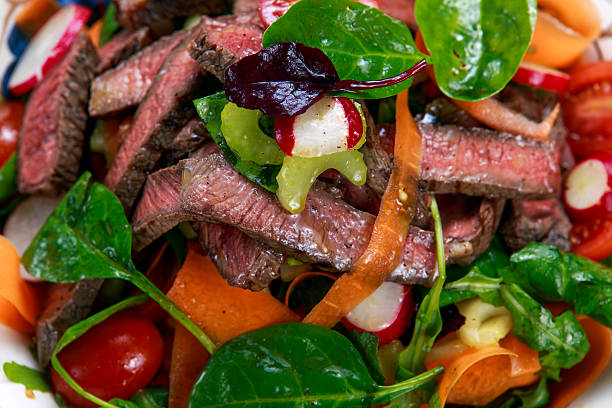 istock Spicy Beef Slices Meat Salad with vegetables 515003306