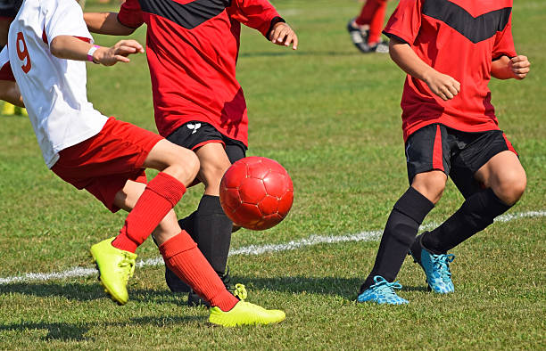 istock Young soccer players 515003390