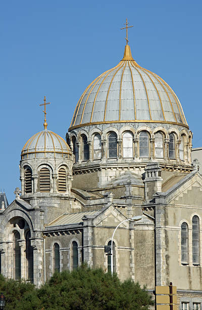 istock Biarritz - Russian orthodox church 515011527