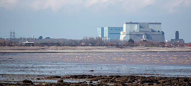 central nuclear hinkley punto de somerset, reino unido - nuclear power station construction uranium energy fotografías e imágenes de stock