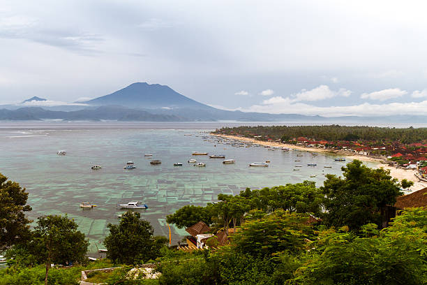 lembongan panorama - seaweed nusa lembongan seaweed farming water stock-fotos und bilder