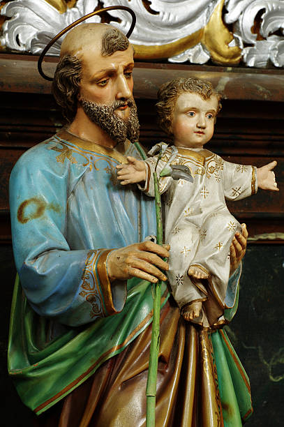 istock Joseph and Jesus baroque sculpture 515066633