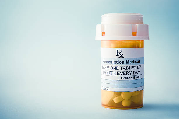los medicamentos recetados - pill bottle fotos fotografías e imágenes de stock