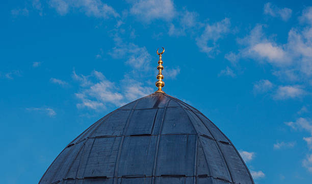 istock Gold Moon and star of a Mosque with blue sky 515074376