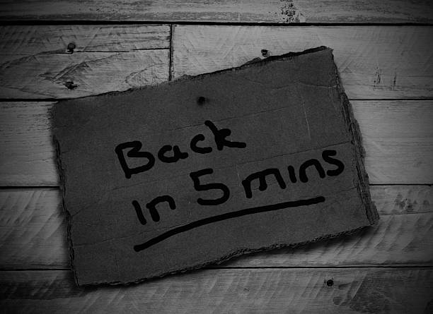 istock Cardboard sign on a wooden background 515078312