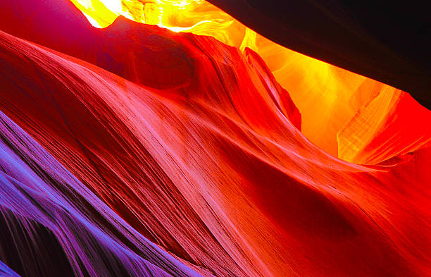 cores vibrantes no slot cânions - desfiladeiro antelope canyon superior - fotografias e filmes do acervo