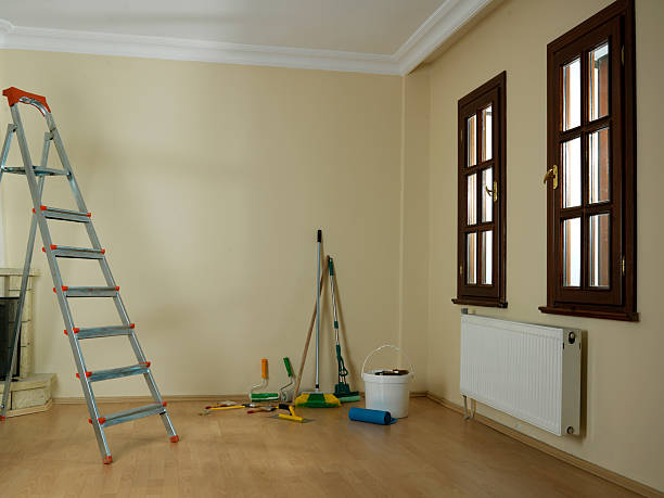istock Home Improvement / ladder, paint can and paint roller 515142663