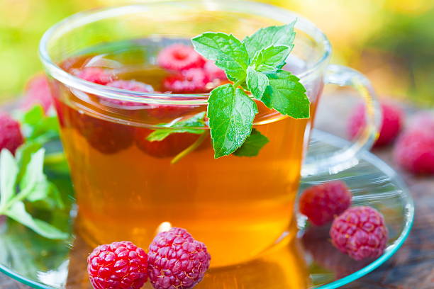 green tea with raspberries and mint