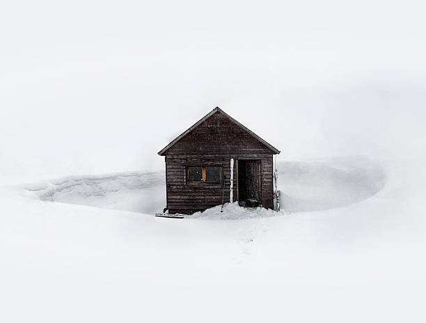 istock A cabin lost in the snow 515146173