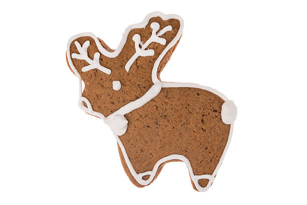 istock Christmas gingerbread reindeer isolated on a white background 515147712