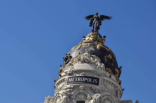 metropolis-gebäude - column corinthian madrid europe stock-fotos und bilder