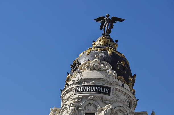 edificio metrópolis - column corinthian madrid europe fotografías e imágenes de stock