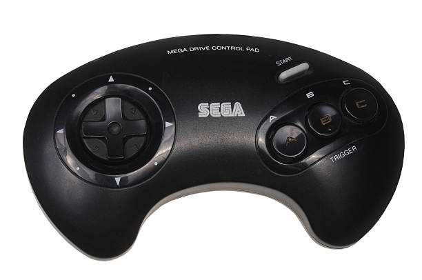 sega mega dirigir controlador - video game gamepad black isolated on white - fotografias e filmes do acervo