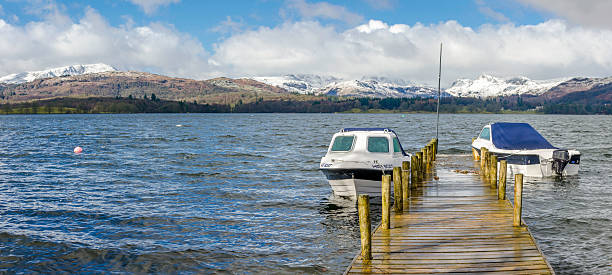 windermere neigeux - langdale pikes panoramic english lake district cumbria photos et images de collection
