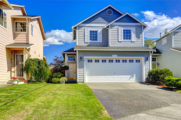 istock Cozy house exterior with garage 515219515