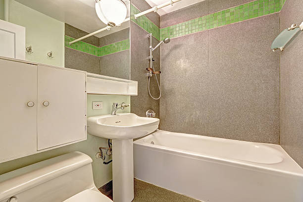 istock Bathroom with grey wall and green tile trim 515222487