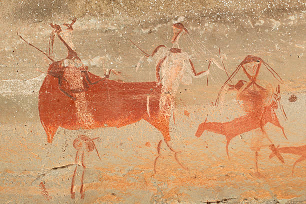 bushman rock pintura - cave painting rock africa bushmen fotografías e imágenes de stock